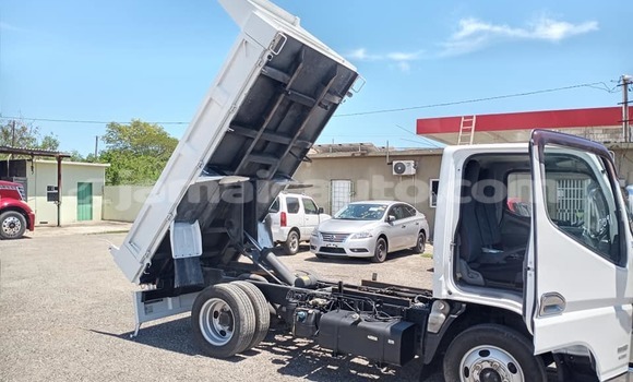 Buy Used Mitsubishi Carisma White Car in Import - Dubai in Clarendon Buy Used Mitsubishi Carisma White Car in Import - Dubai in Clarendon