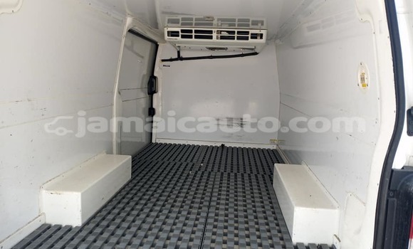 Buy Used Nissan Caravan White Car in Albert Town in Trelawney Buy Used Nissan Caravan White Car in Albert Town in Trelawney