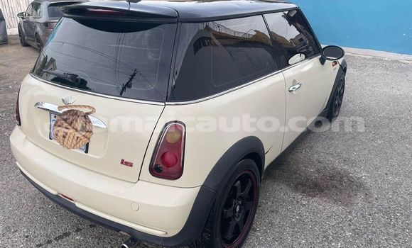 Buy Used Mini Cooper White Car in May Pen in Clarendon Buy Used Mini Cooper White Car in May Pen in Clarendon