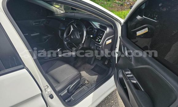 Buy Used Honda Grace White Car in Lucea in Hanover Buy Used Honda Grace White Car in Lucea in Hanover