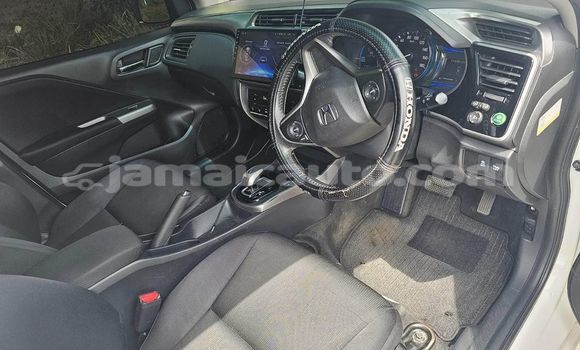 Buy Used Honda Grace White Car in Lucea in Hanover Buy Used Honda Grace White Car in Lucea in Hanover