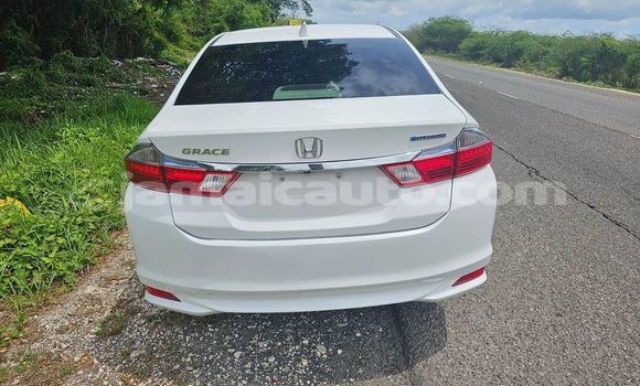 Buy Used Honda Grace White Car in Lucea in Hanover Buy Used Honda Grace White Car in Lucea in Hanover