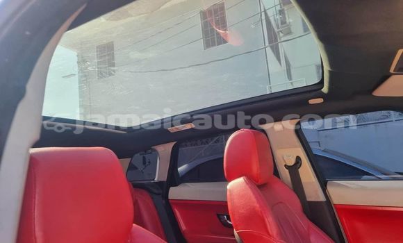 Buy Used Range Rover Evoque White Car in May Pen in Clarendon Buy Used Range Rover Evoque White Car in May Pen in Clarendon