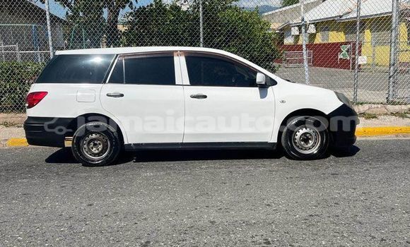 Buy Used Nissan Wingroad White Car in May Pen in Clarendon Buy Used Nissan Wingroad White Car in May Pen in Clarendon