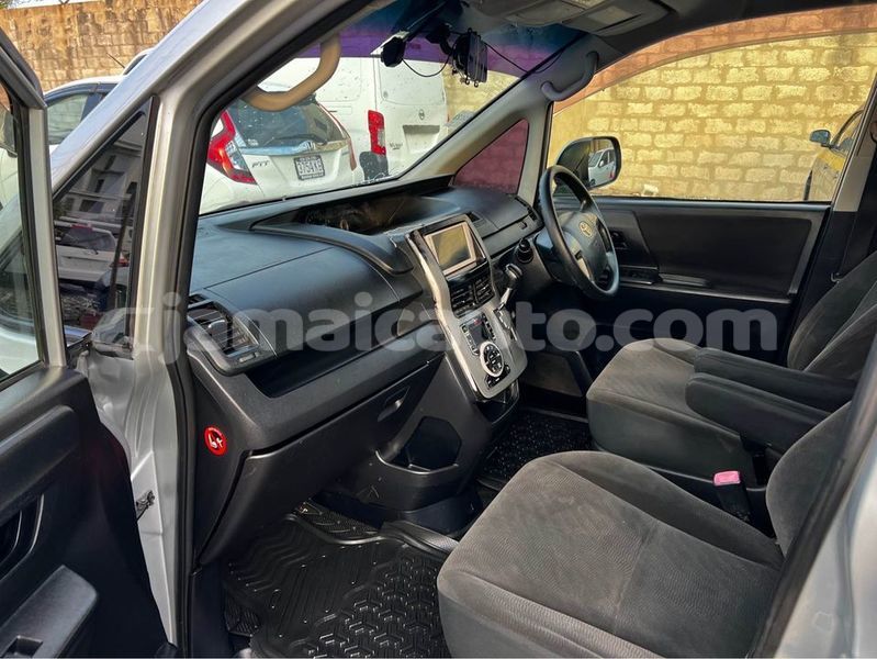 Big with watermark toyota voxy portland port antonio 4153