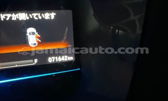 Buy Used Honda FIT White Car in May Pen in Clarendon Buy Used Honda FIT White Car in May Pen in Clarendon