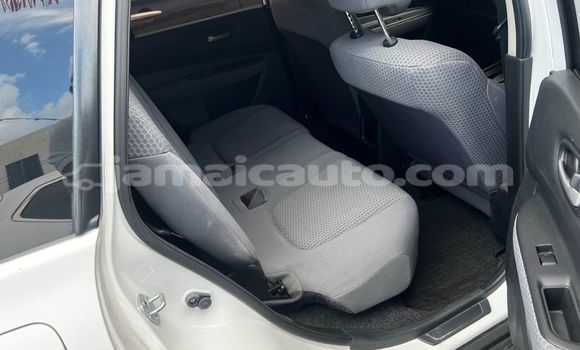 Buy Used Nissan Wingroad White Car in Kingston in Kingston Buy Used Nissan Wingroad White Car in Kingston in Kingston