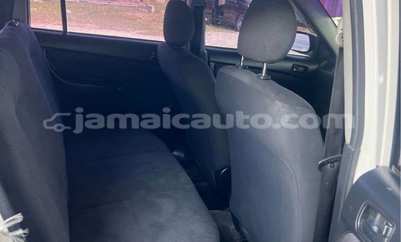 Acheter Occasion Voiture Toyota Succeed Blanc à Lucea, Hanover Acheter Occasion Voiture Toyota Succeed Blanc à Lucea, Hanover