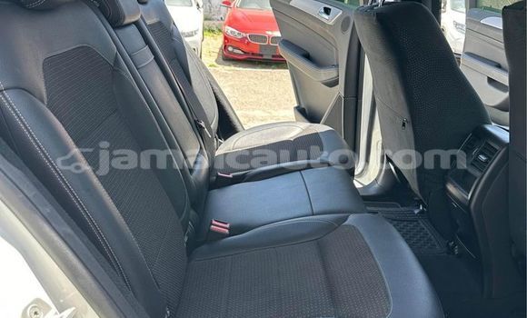 Buy Used Mercedes-Benz ML–Class White Car in Port Antonio in Portland Buy Used Mercedes-Benz ML–Class White Car in Port Antonio in Portland