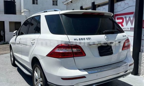 Buy Used Mercedes-Benz ML–Class White Car in Port Antonio in Portland Buy Used Mercedes-Benz ML–Class White Car in Port Antonio in Portland