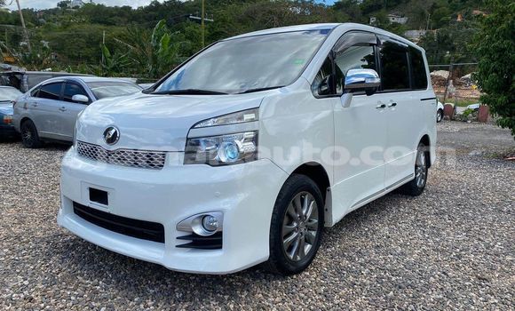 Acheter Occasion Voiture Toyota Voxy Blanc à Lucea, Hanover
