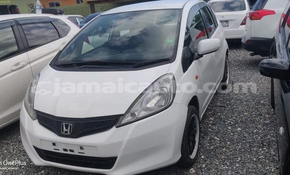 Buy Used Honda FIT White Car in Kingston in Kingston