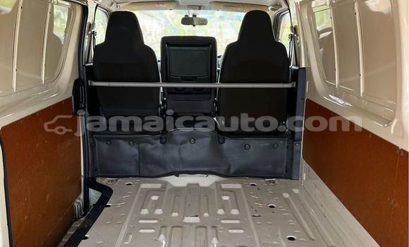 Buy Used Toyota Hiace White Car in May Pen in Clarendon Buy Used Toyota Hiace White Car in May Pen in Clarendon