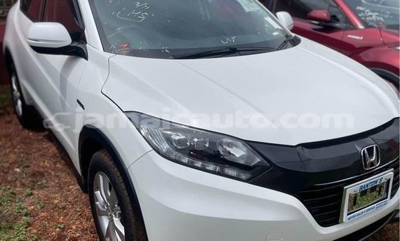Buy Used Honda Vezel White Car in Lucea in Hanover Buy Used Honda Vezel White Car in Lucea in Hanover