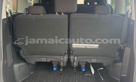 Buy Used Nissan Serena White Car in May Pen in Clarendon Buy Used Nissan Serena White Car in May Pen in Clarendon