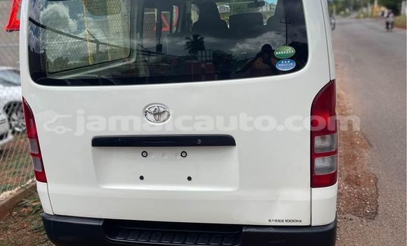 Buy Used Toyota Hiace White Car in Mandeville in Manchester Buy Used Toyota Hiace White Car in Mandeville in Manchester