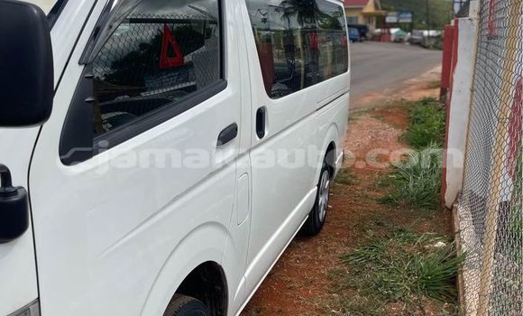 Buy Used Toyota Hiace White Car in Mandeville in Manchester Buy Used Toyota Hiace White Car in Mandeville in Manchester