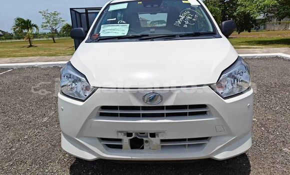 Buy Used Daihatsu Mira White Car in Mandeville in Manchester