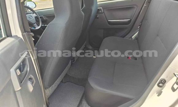 Acheter Occasion Voiture Daihatsu Mira Blanc à Mandeville, Manchester Acheter Occasion Voiture Daihatsu Mira Blanc à Mandeville, Manchester