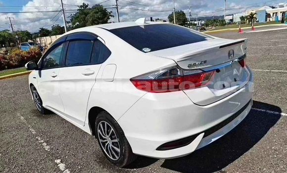 Acheter Occasion Voiture Honda Grace Blanc à Import - Dubai, Clarendon Acheter Occasion Voiture Honda Grace Blanc à Import - Dubai, Clarendon