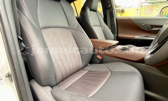 Buy Used Toyota Harrier White Car in Import - Dubai in Clarendon Buy Used Toyota Harrier White Car in Import - Dubai in Clarendon