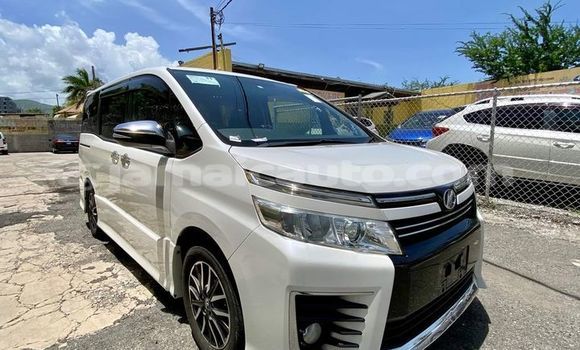 Buy Used Toyota Voxy White Car in Savanna la Mar in Westmoreland Buy Used Toyota Voxy White Car in Savanna la Mar in Westmoreland
