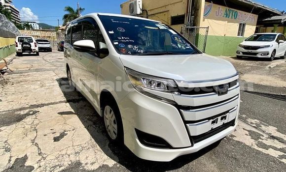 Buy Used Toyota Noah White Car in May Pen in Clarendon Buy Used Toyota Noah White Car in May Pen in Clarendon
