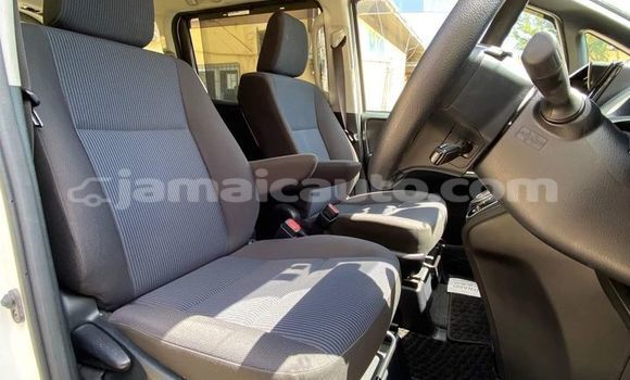 Buy Used Toyota Noah White Car in May Pen in Clarendon Buy Used Toyota Noah White Car in May Pen in Clarendon