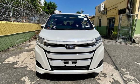 Buy Used Toyota Noah White Car in May Pen in Clarendon Buy Used Toyota Noah White Car in May Pen in Clarendon