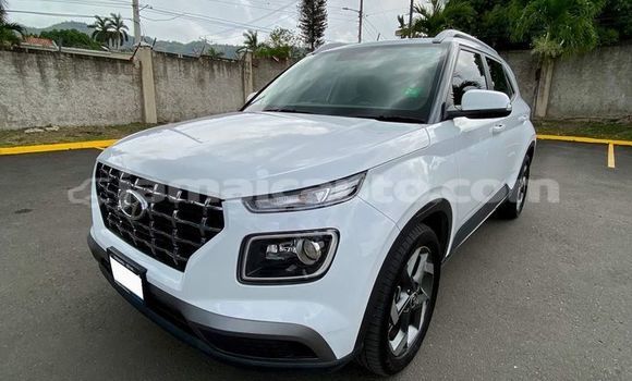 Buy Used Hyundai Verna White Car in Lucea in Hanover Buy Used Hyundai Verna White Car in Lucea in Hanover