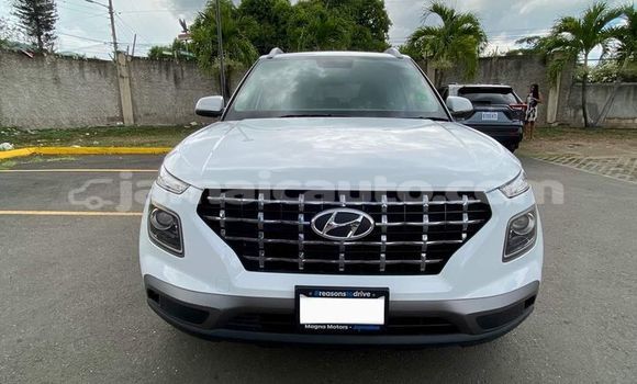 Buy Used Hyundai Verna White Car in Lucea in Hanover Buy Used Hyundai Verna White Car in Lucea in Hanover