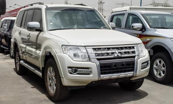 Buy Import Mitsubishi Pajero White Car in Import - Dubai in Clarendon