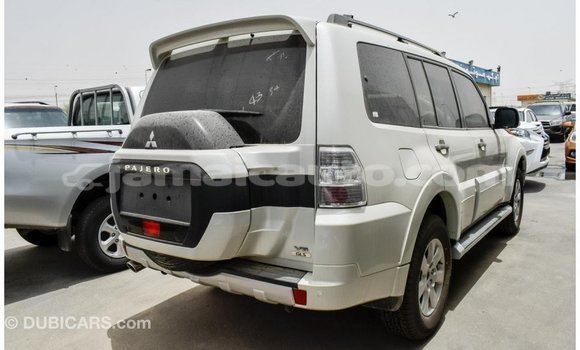 Acheter Import Voiture Mitsubishi Pajero Blanc à Import - Dubai, Clarendon Acheter Import Voiture Mitsubishi Pajero Blanc à Import - Dubai, Clarendon