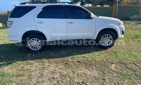 Buy Used Toyota Fortuner White Car in Lucea in Hanover Buy Used Toyota Fortuner White Car in Lucea in Hanover