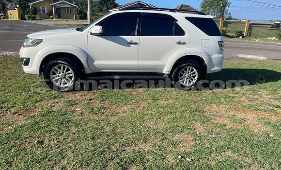 Buy Used Toyota Fortuner White Car in Lucea in Hanover Buy Used Toyota Fortuner White Car in Lucea in Hanover