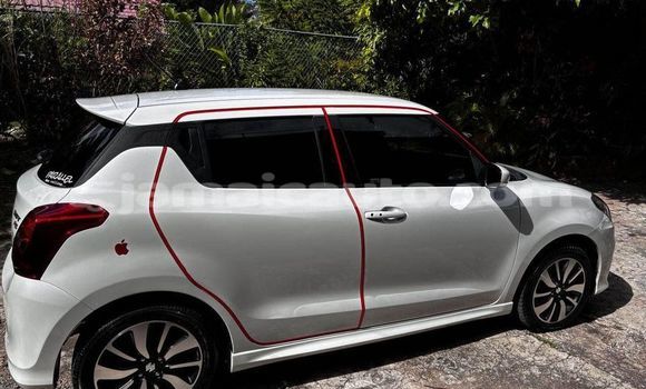 Buy Used Suzuki Swift White Car in Falmouth in Trelawney Buy Used Suzuki Swift White Car in Falmouth in Trelawney