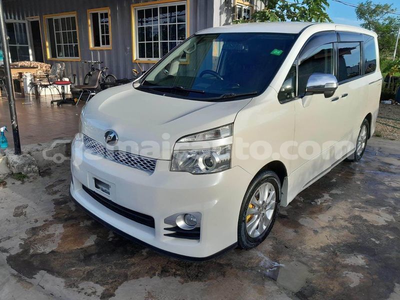 Big with watermark toyota voxy manchester mandeville 4431