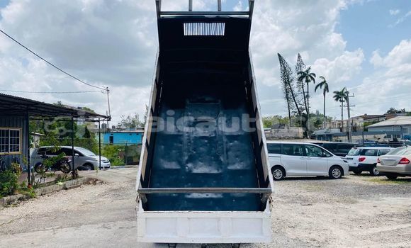 Buy Used Isuzu Trooper Black Car in May Pen in Clarendon Buy Used Isuzu Trooper Black Car in May Pen in Clarendon