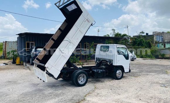 Buy Used Isuzu Trooper Black Car in May Pen in Clarendon Buy Used Isuzu Trooper Black Car in May Pen in Clarendon