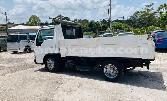 Buy Used Isuzu Trooper Black Car in May Pen in Clarendon Buy Used Isuzu Trooper Black Car in May Pen in Clarendon