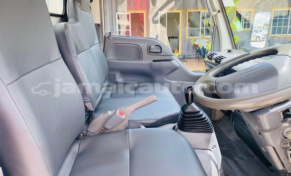 Buy Used Isuzu Trooper Black Car in May Pen in Clarendon Buy Used Isuzu Trooper Black Car in May Pen in Clarendon