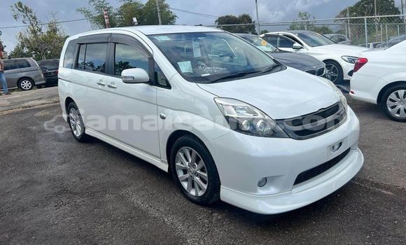 Buy Used Toyota ISis White Car in Kingston in Kingston Buy Used Toyota ISis White Car in Kingston in Kingston