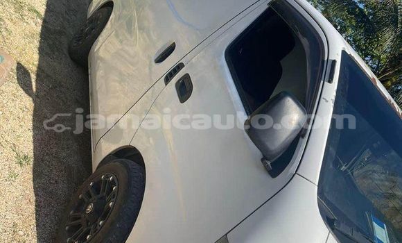 Buy Used Nissan Caravan White Car in Mandeville in Manchester