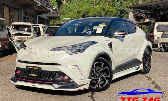 Buy Used Toyota C-HR White Car in May Pen in Clarendon Buy Used Toyota C-HR White Car in May Pen in Clarendon
