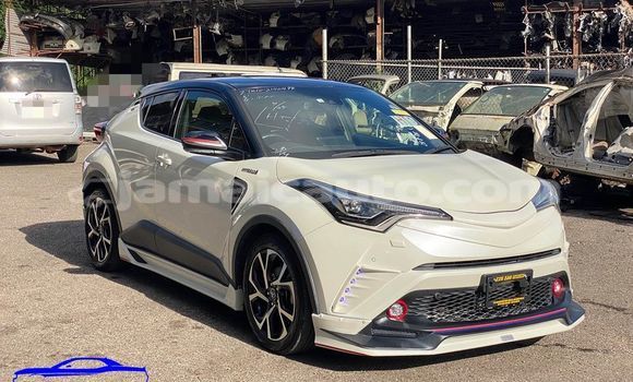 Buy Used Toyota C-HR White Car in May Pen in Clarendon Buy Used Toyota C-HR White Car in May Pen in Clarendon