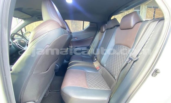 Buy Used Toyota C-HR White Car in May Pen in Clarendon Buy Used Toyota C-HR White Car in May Pen in Clarendon