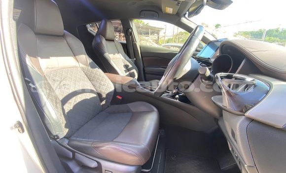 Buy Used Toyota C-HR White Car in May Pen in Clarendon Buy Used Toyota C-HR White Car in May Pen in Clarendon