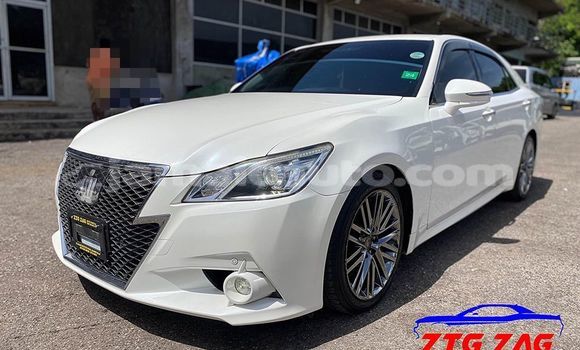 Buy Used Toyota Crown White Car in Lucea in Hanover