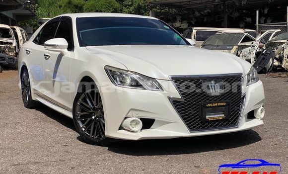 Buy Used Toyota Crown White Car in Lucea in Hanover Buy Used Toyota Crown White Car in Lucea in Hanover