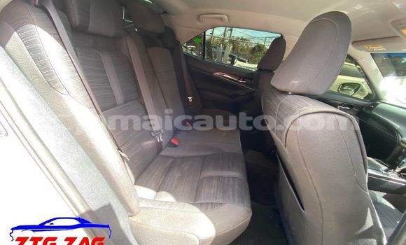 Buy Used Toyota Crown White Car in Lucea in Hanover Buy Used Toyota Crown White Car in Lucea in Hanover